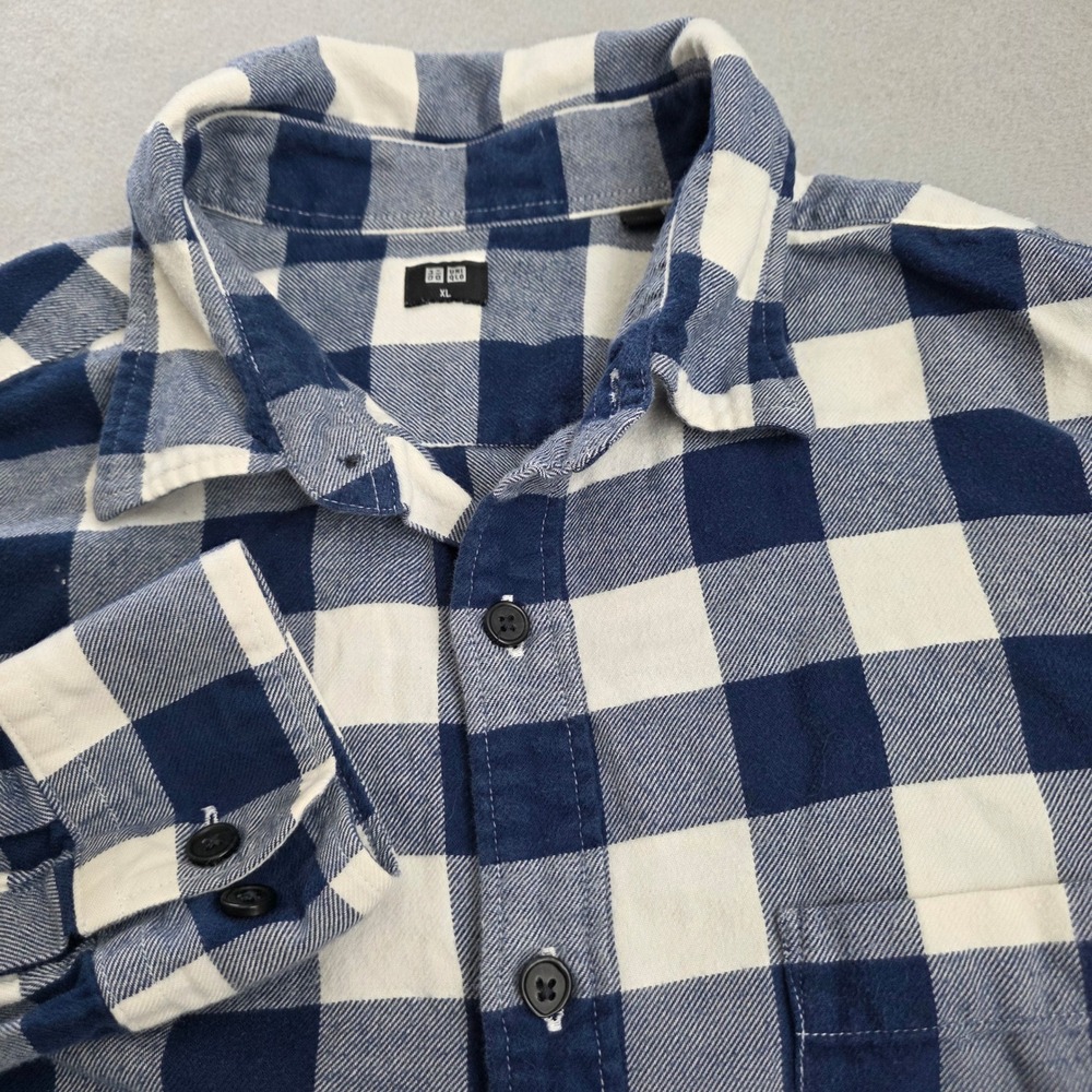 Uniqlo Mens Flannel Shirt XL Navy Blue White Buffalo Check Button Up